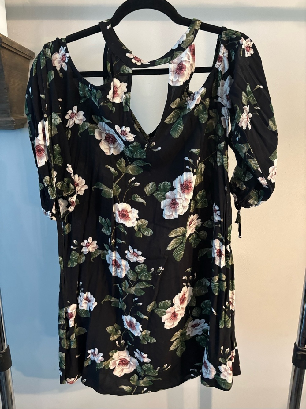 NWT ✨ American Eagle Outfitters Black Floral dress off the shoulder- small